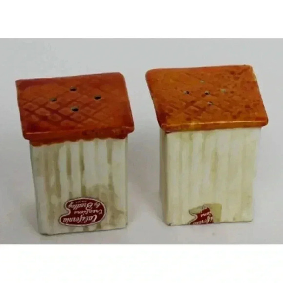 Vintage Porcelain Salt And Pepper Shaker C I'm full Of S&P Outhouse Decor 2.5" - Picture 4 of 4